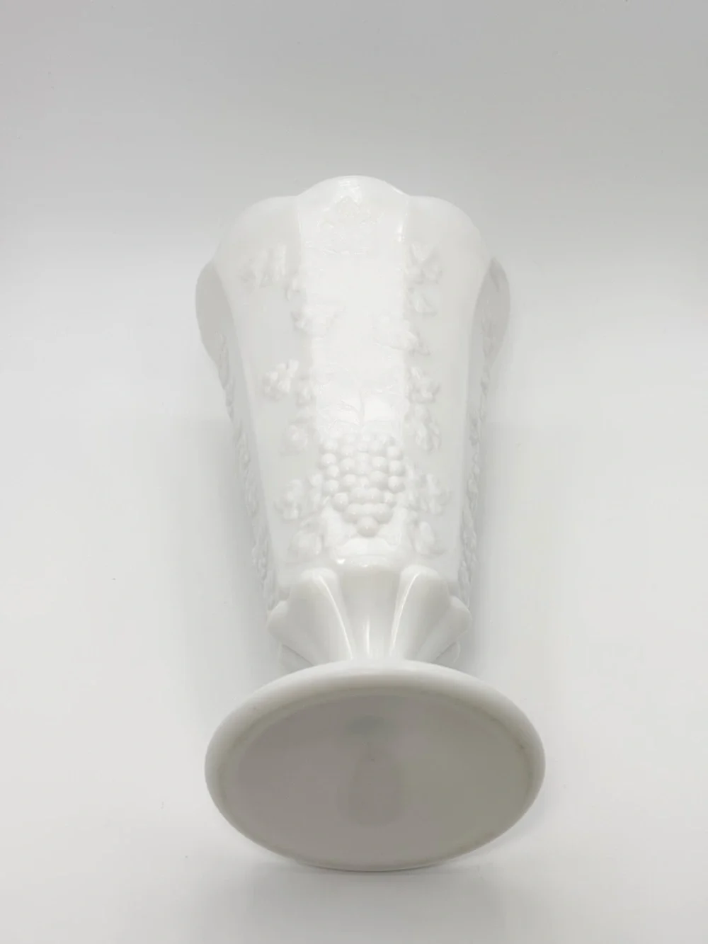 Milk Glass White Vintage 1950’s Westmoreland Paneled Grape Vase Scalloped Rim 9